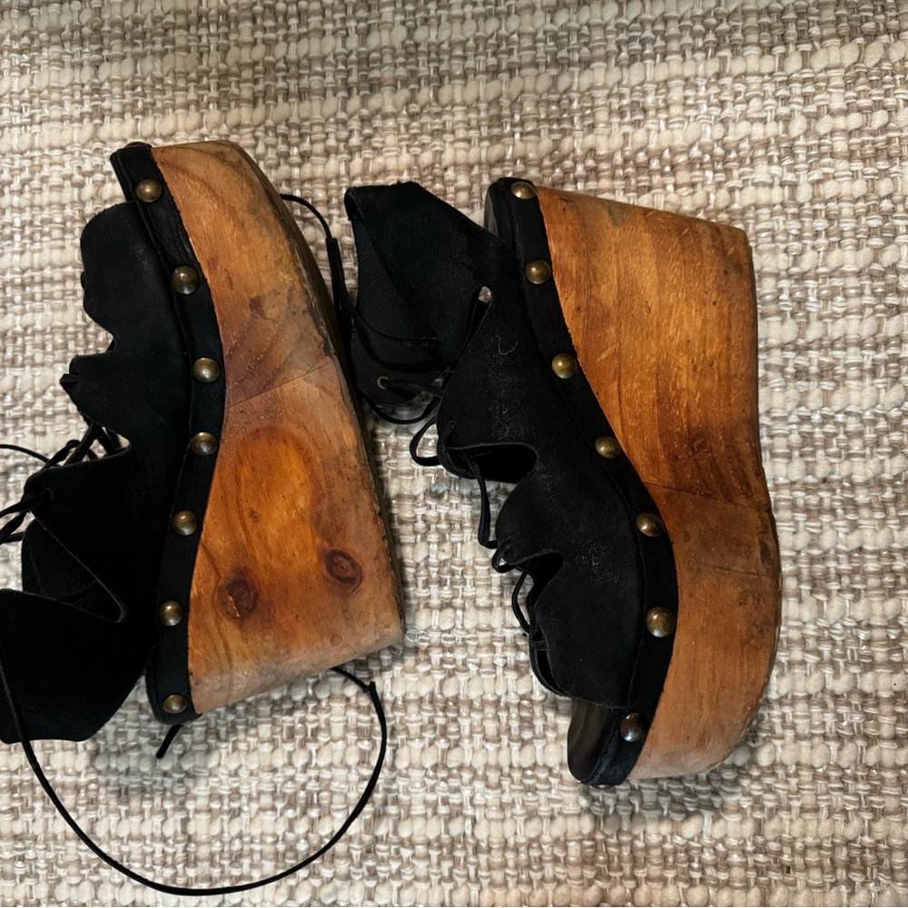 Five Worlds Wooden Leather Wedges